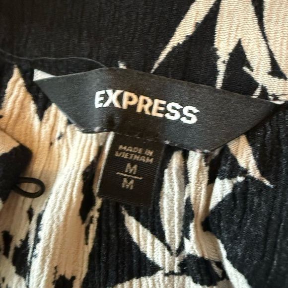 Express Black and White Bamboo Print Top - Picture 4 of 5